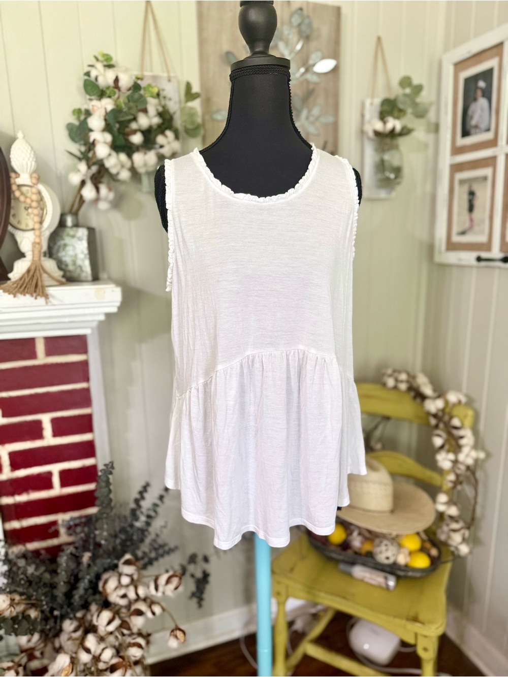 Mossimo Supply Co. White Sleeveless Peplum Tank Top Sz Lg Beach Lake Festival